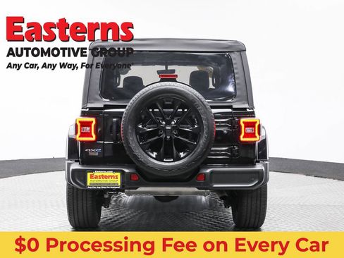 Used 2021 Jeep Wrangler Unlimited Sahara w/ Cold Weather Group AWD/4WD image 6