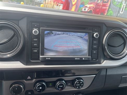 Used 2018 Toyota Tacoma SR5 image 19