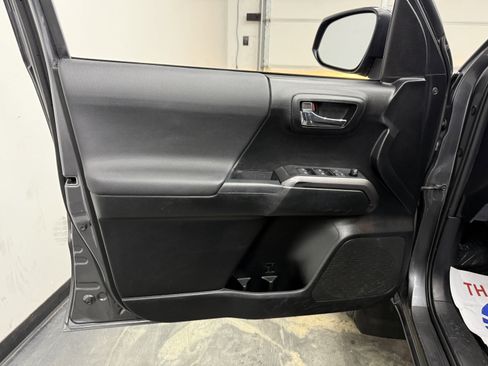 Used 2021 Toyota Tacoma 4x4 Double Cab image 10