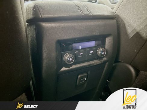 Certified 2023 Chevrolet Traverse LT image 24