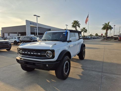Certified 2023 Ford Bronco Outer Banks w/ Sasquatch Package image 1
