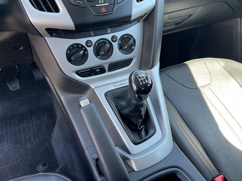 Used 2014 Ford Focus SE w/ Equipment Group 201A FWD image 18