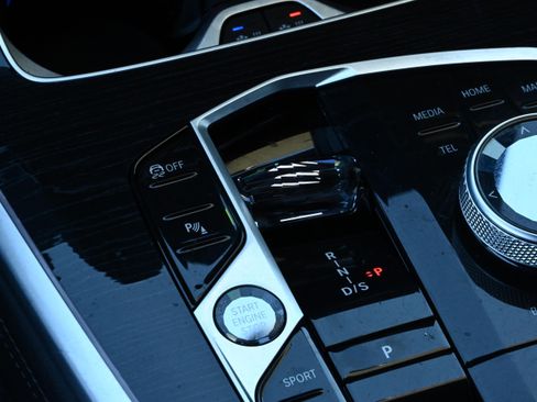 Certified 2024 BMW X7 xDrive40i w/ Executive Package image 19