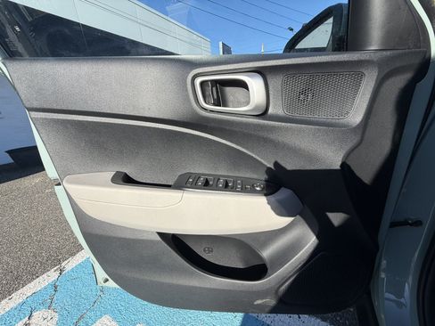 Used 2025 Hyundai Venue SEL FWD image 24