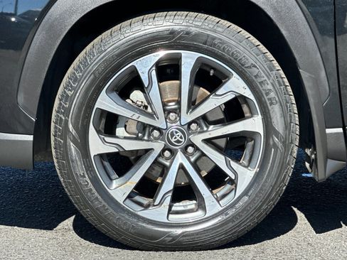 Used 2023 Toyota Corolla Cross XLE w/ Convenience Package AWD/4WD image 33