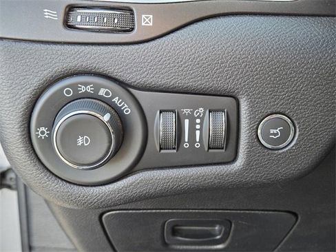 Used 2020 Jeep Cherokee Trailhawk w/ Comfort/Convenience Group image 23