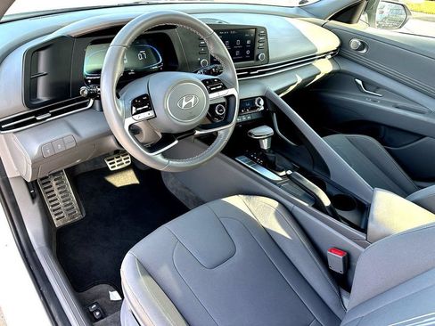 Used 2025 Hyundai Elantra Sport FWD image 15