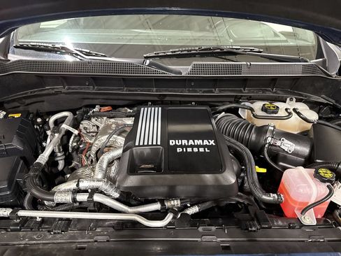 Used 2024 Chevrolet Silverado 1500 LT AWD/4WD image 25