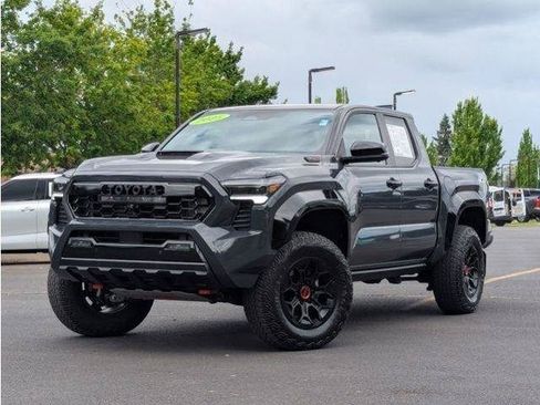 Used 2025 Toyota Tacoma TRD Pro AWD/4WD image 43