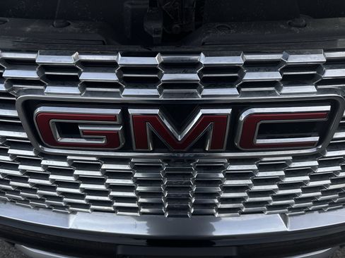 Used 2021 GMC Yukon Denali image 32