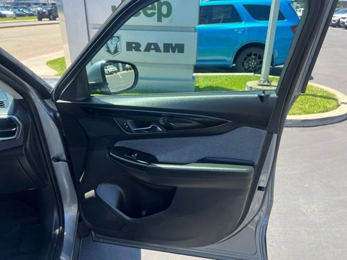 Used 2025 Chevrolet TrailBlazer LT AWD/4WD image 31