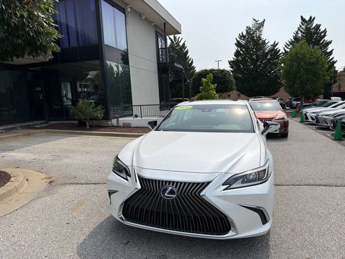 Used 2021 Lexus ES 300h w/ Premium Package FWD image 2