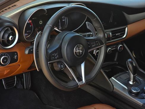 Used 2018 Alfa Romeo Giulia RWD image 27