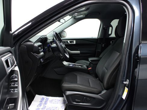 Used 2023 Ford Explorer XLT image 12
