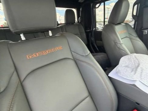 Used 2025 Jeep Gladiator Mojave AWD/4WD image 13