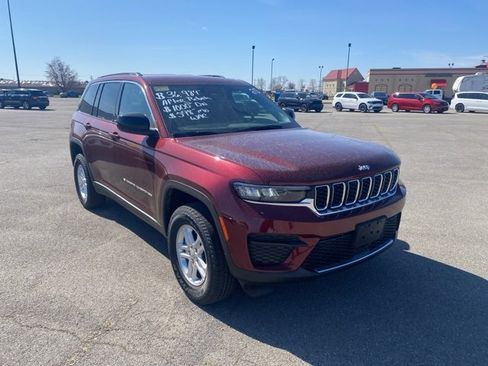 New 2025 Jeep Grand Cherokee Laredo w/ Luxury Tech Group I image 8
