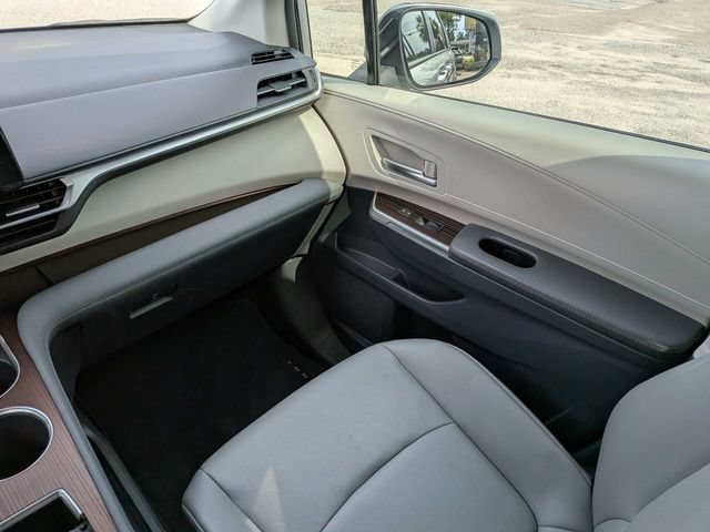 Used 2024 Toyota Sienna XLE FWD image 20
