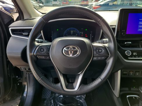 Used 2024 Toyota Corolla Cross XLE AWD/4WD image 21