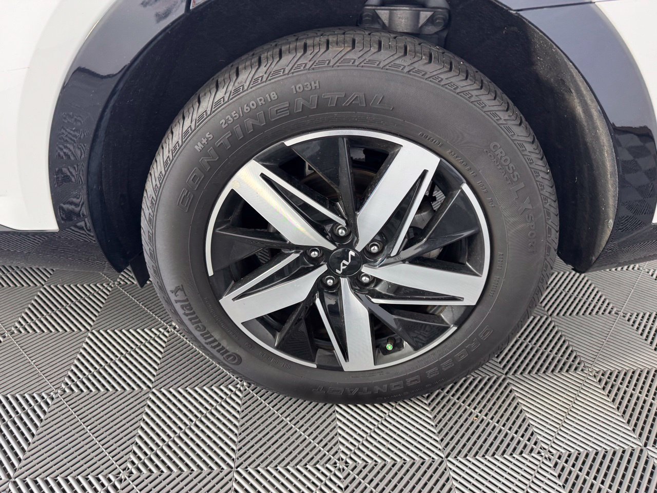 Used 2023 Kia Sorento S w/ Panoramic Sunroof Package FWD image 13