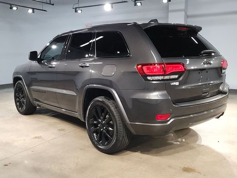 Used 2020 Jeep Grand Cherokee Altitude RWD image 5