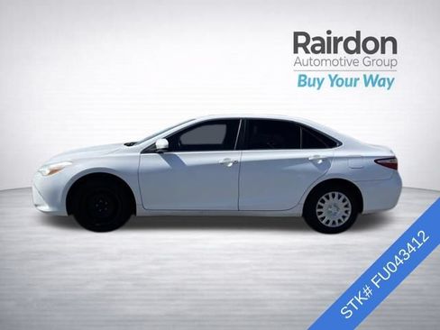Used 2015 Toyota Camry LE FWD image 4