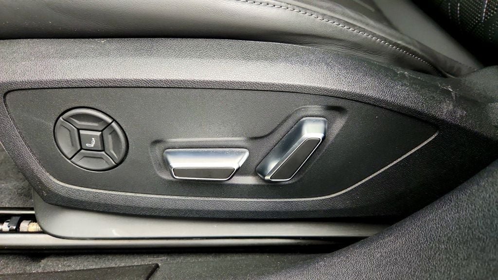 Used 2025 Audi S6 e-tron Premium Plus w/ Premium Plus AWD/4WD image 32