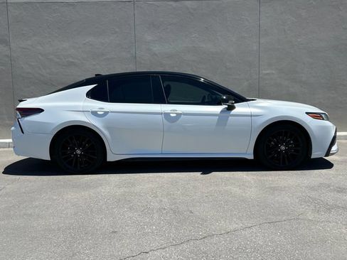 Used 2022 Toyota Camry XSE FWD image 5