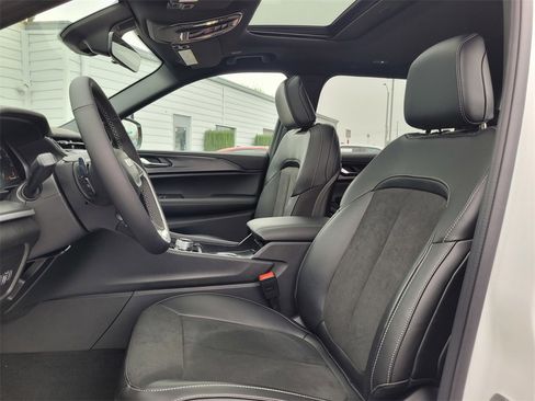 New 2025 Jeep Grand Cherokee L Altitude image 11