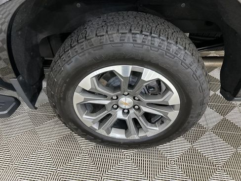 Used 2025 Chevrolet Silverado 1500 High Country w/ Technology Package AWD/4WD image 11
