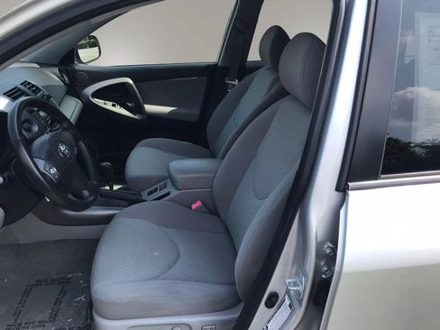 Used 2006 Toyota RAV4 Limited AWD/4WD image 2
