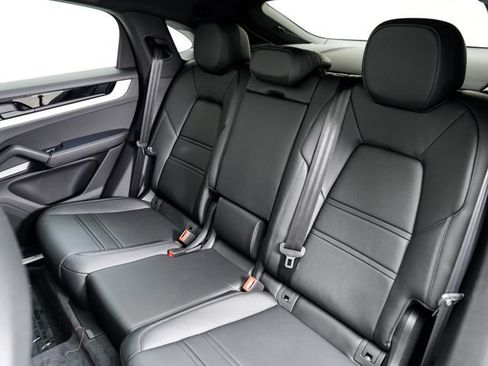 New 2026 Porsche Cayenne Coupe AWD/4WD image 26