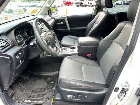 Used 2019 Toyota 4Runner SR5 Premium AWD/4WD image 9