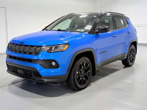 Used 2022 Jeep Compass Latitude w/ Convenience Group AWD/4WD image 1