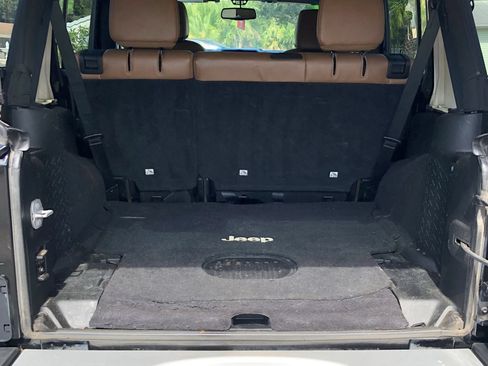 Used 2015 Jeep Wrangler Unlimited Sahara w/ Connectivity Group AWD/4WD image 14