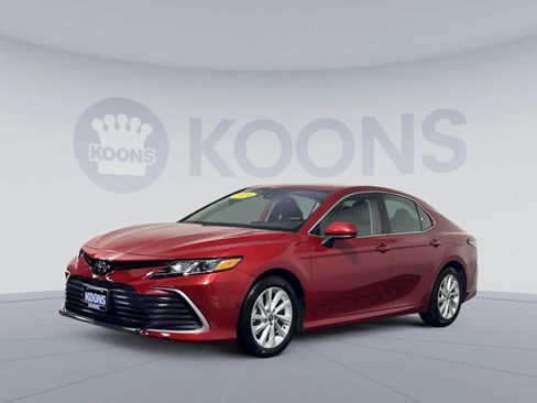 Used 2024 Toyota Camry LE image 1