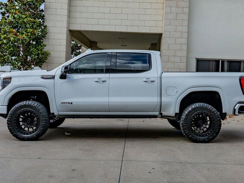 Used 2022 GMC Sierra 1500 AT4 w/ AT4 Premium Package AWD/4WD image 6