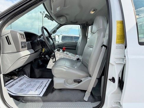 Used 2002 Ford F550 2WD Crew Cab Super Duty image 17