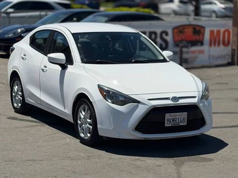 Used 2017 Toyota Yaris iA FWD image 3