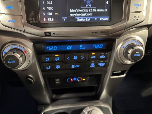Used 2018 Toyota 4Runner Limited AWD/4WD image 23