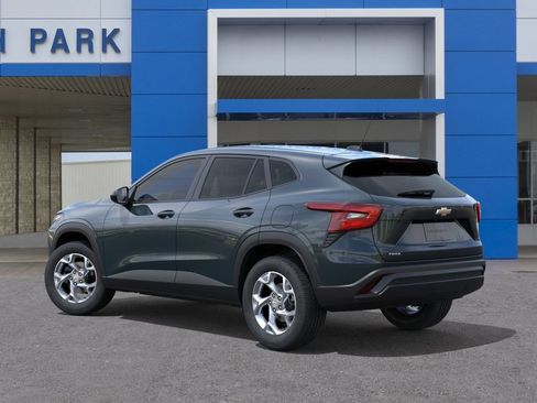 New 2026 Chevrolet Trax LS w/ LS Convenience Package FWD image 3