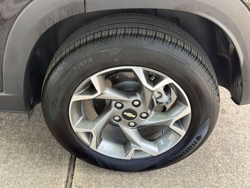 Used 2025 Chevrolet Trax LT FWD image 30