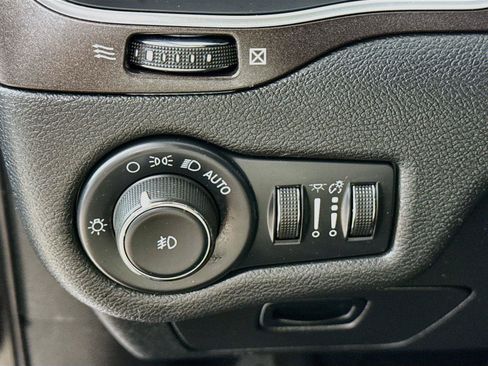 Used 2022 Jeep Cherokee Trailhawk AWD/4WD image 14
