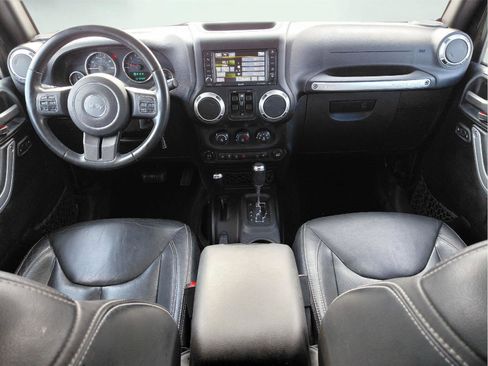 Used 2015 Jeep Wrangler Unlimited Rubicon w/ Connectivity Group AWD/4WD image 41