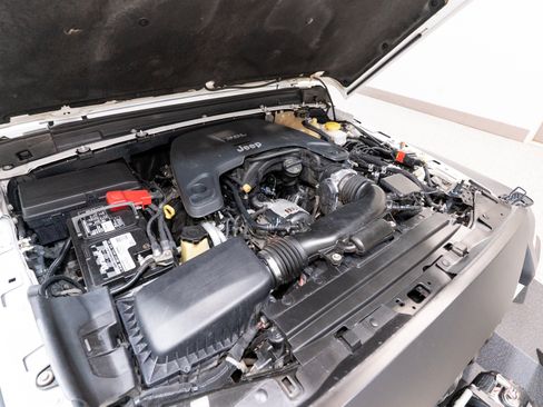 Used 2018 Jeep Wrangler Unlimited Sport S AWD/4WD image 33