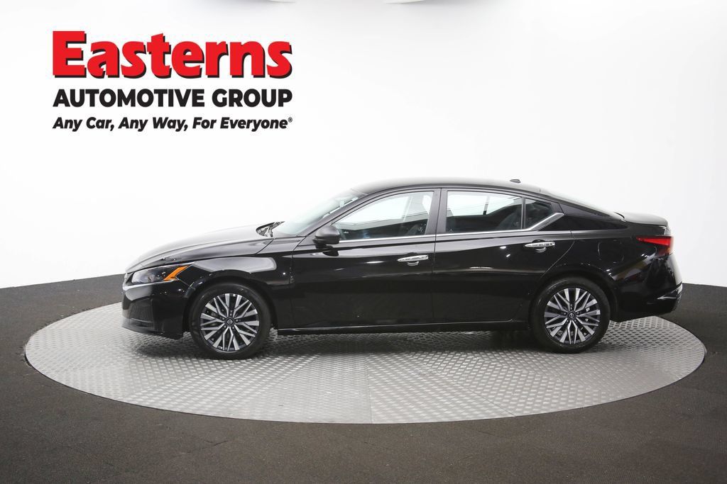 Used 2025 Nissan Altima 2.5 SV FWD image 59
