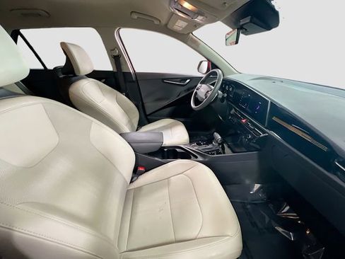 Certified 2023 Kia Niro EX image 27