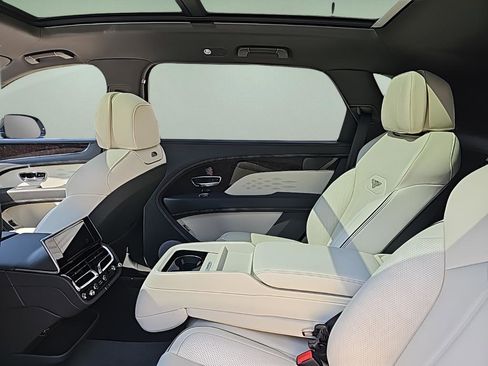 New 2024 Bentley Bentayga Extended Wheelbase image 29
