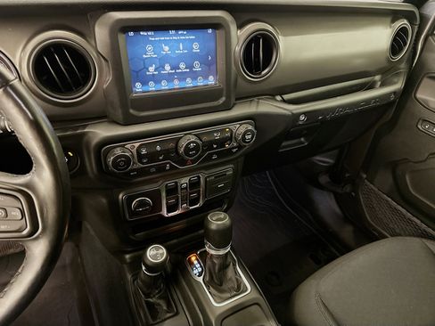 Used 2023 Jeep Wrangler Unlimited w/ Cold Weather Group AWD/4WD image 25