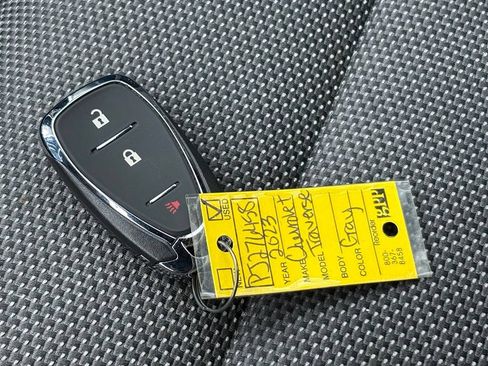 Used 2023 Chevrolet Traverse LT FWD image 28