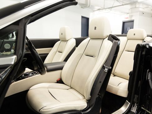 Used 2017 Rolls-Royce Dawn RWD image 41